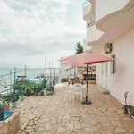 Rooms By The Sea