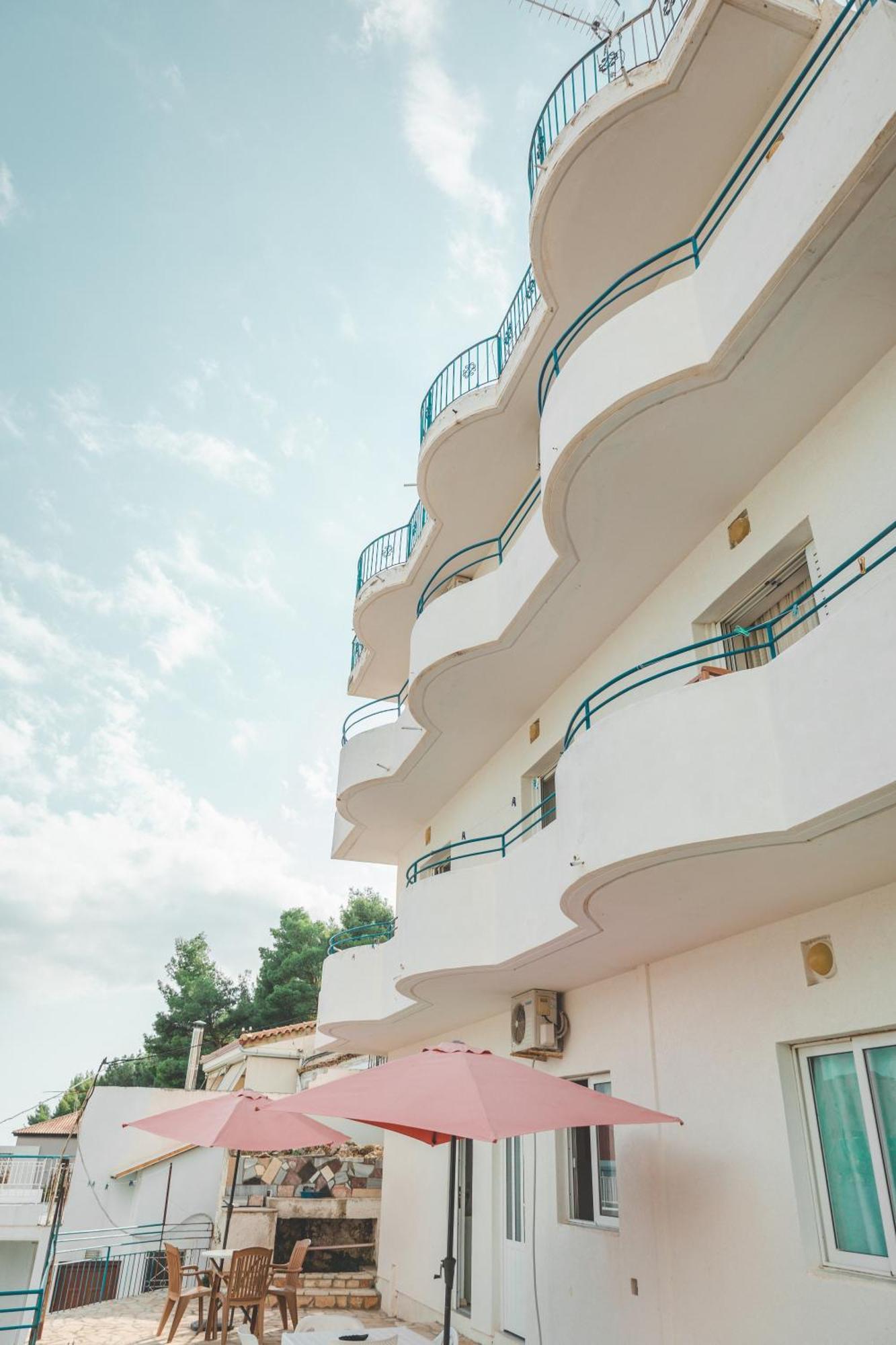 Hostel By The Sea Himarë