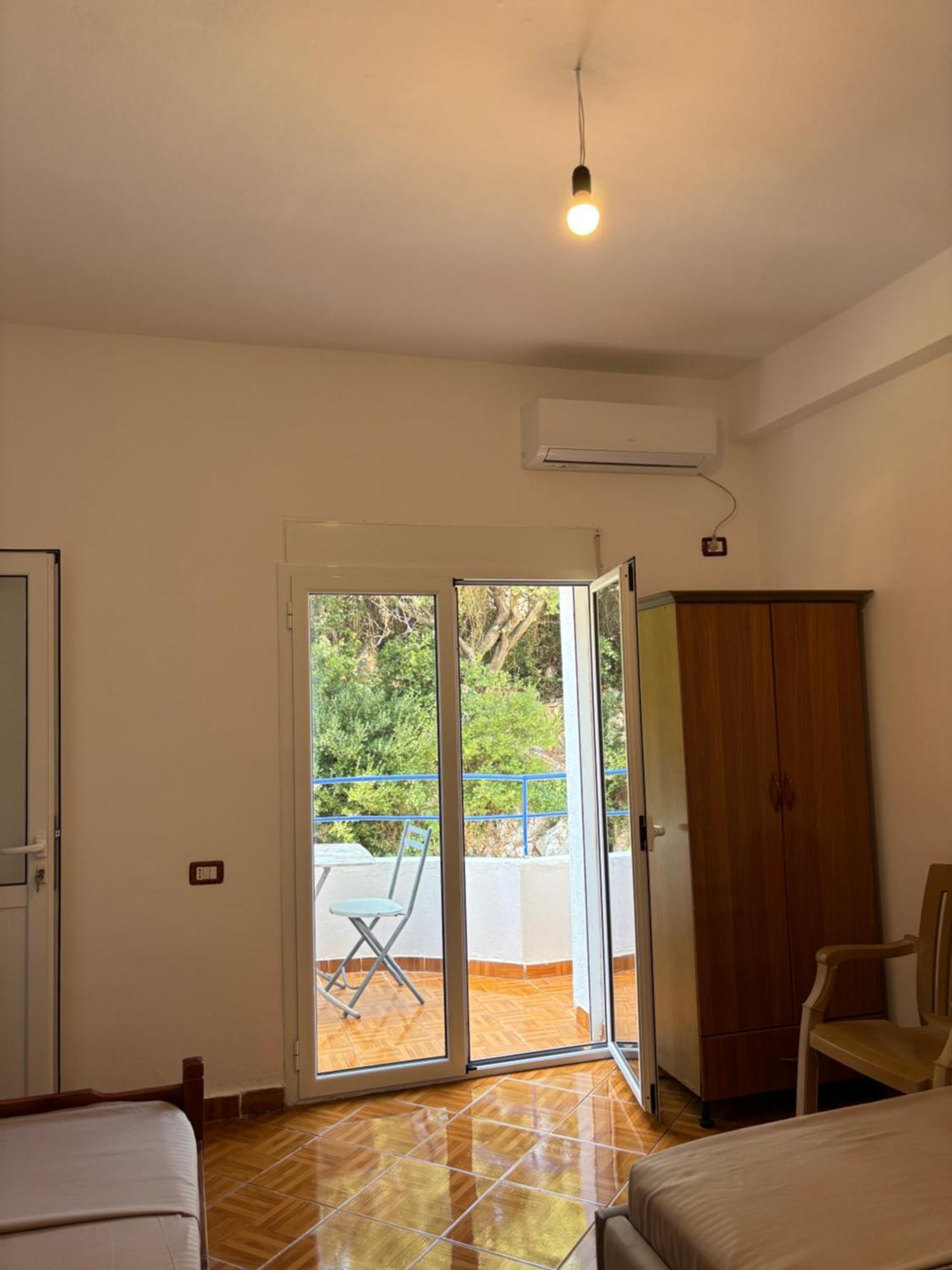 By The Sea Hostel Himarë